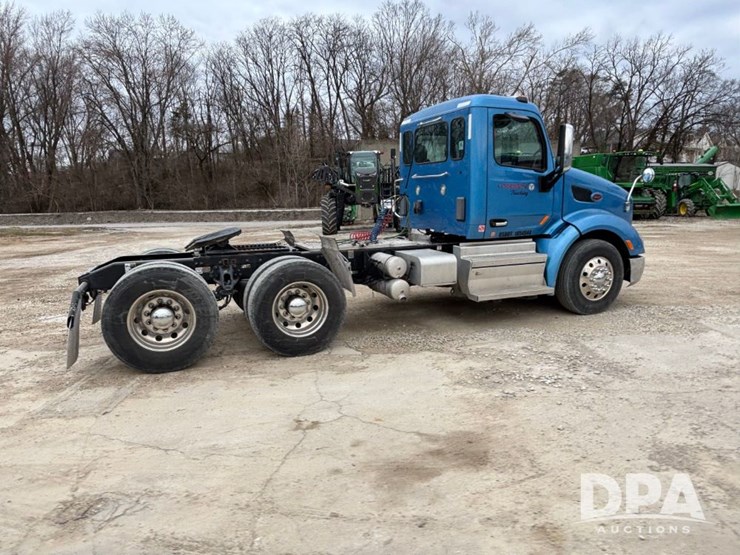 peterbilt-579-image-8