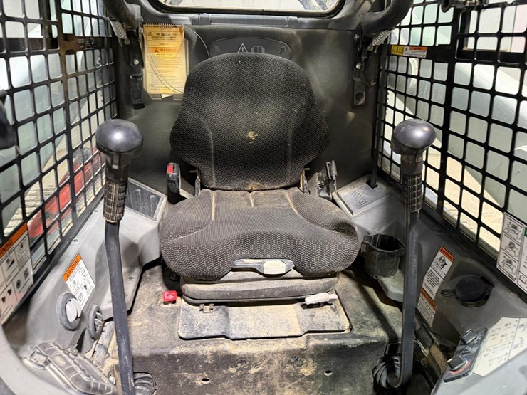 2022-bobcat-t770-image-21