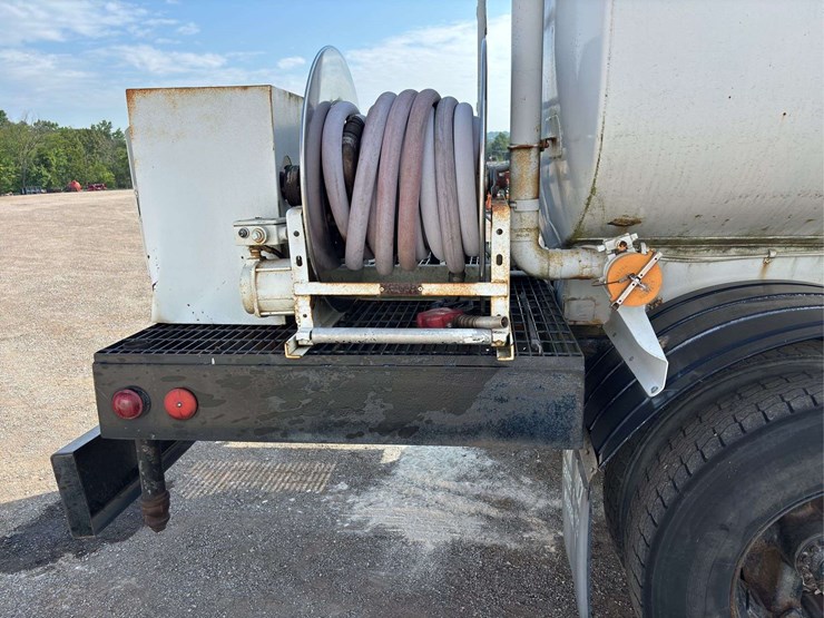 1992-ford-f700-image-16