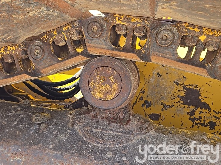 2018-komatsu-d61pxi-24-image-14