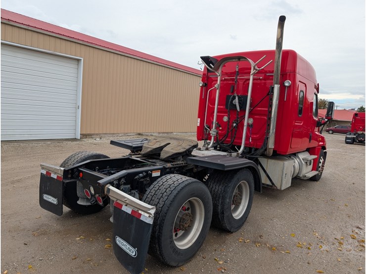 freightliner-cascadia-125-image-8