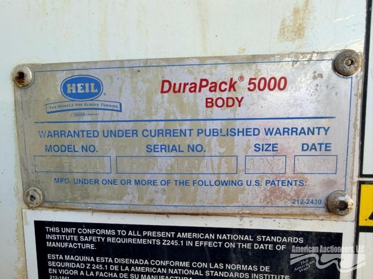 2013-crane-carrier-co.-garbage-truck-image-22