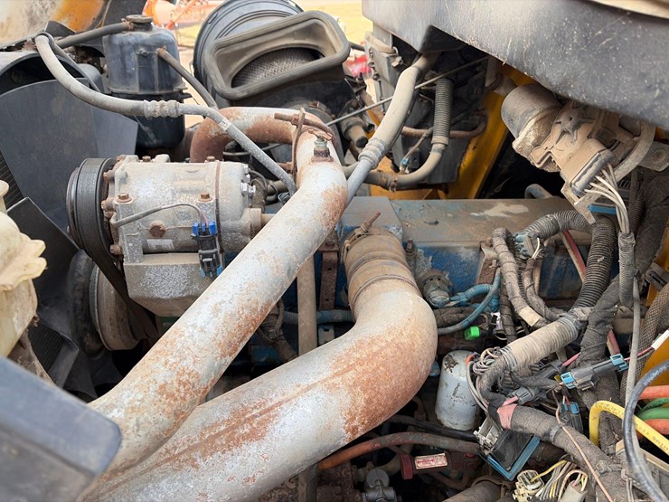 international-7400-image-21