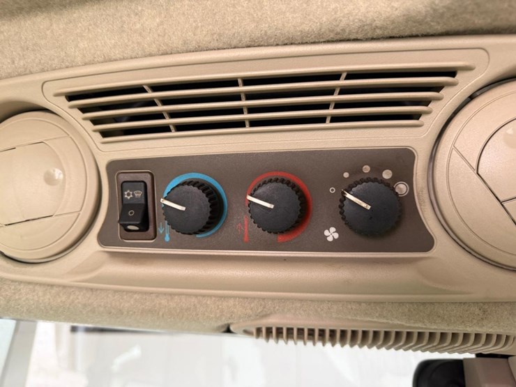 john-deere-5.5-image-29