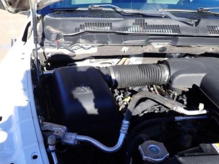 ram-1500-slt-image-16