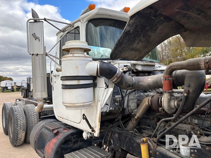 1985-mack-r686st-image-33