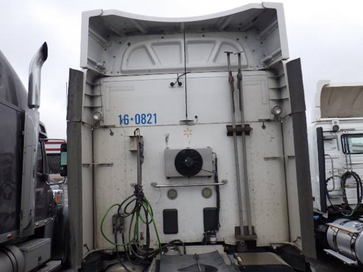 peterbilt-579-image-15