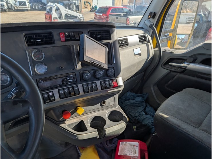 2020-kenworth-t880-image-23