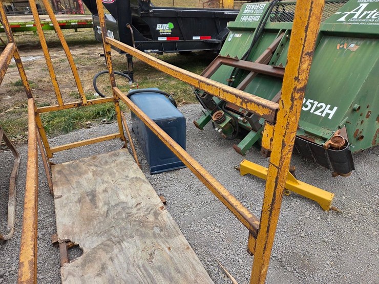 gold-bar-cattle-grooming-chute-image-9