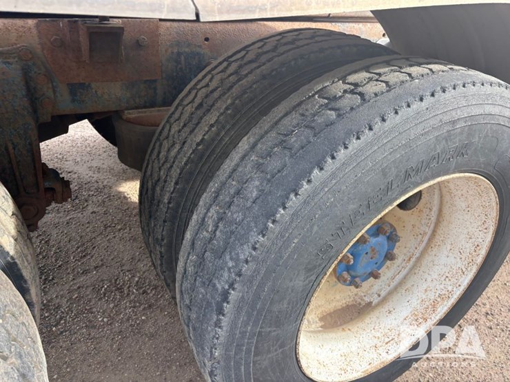 peterbilt-377-image-33