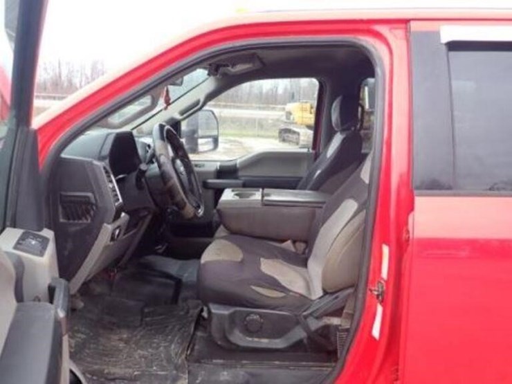 ford-f350-xlt-image-25