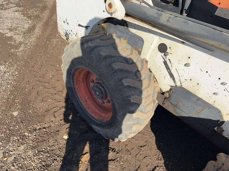 bobcat-s220-image-8