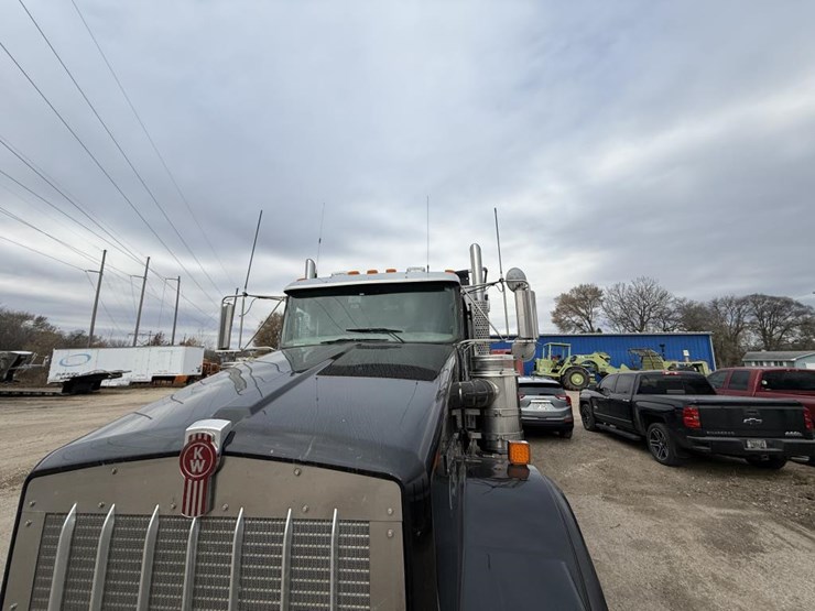 2014-kenworth-t800-image-32