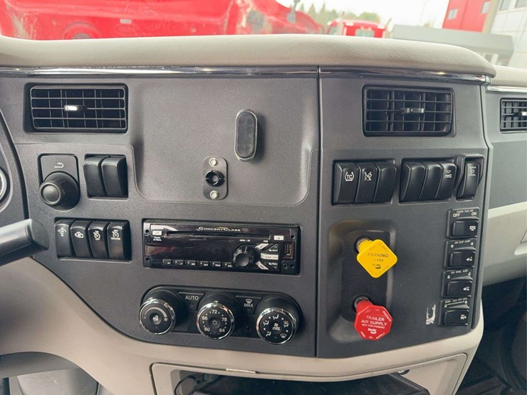 2019-peterbilt-579-image-50