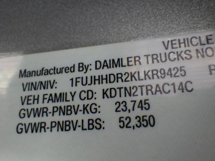 2019-freightliner-cascadia-126-image-25