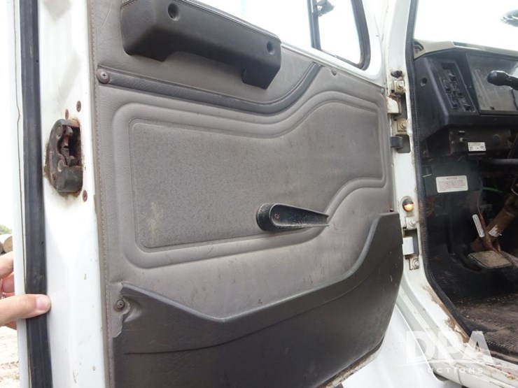 2003-international-8100-image-74