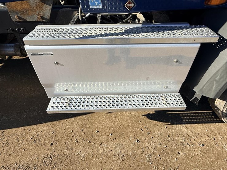 2017-international-prostar-image-12