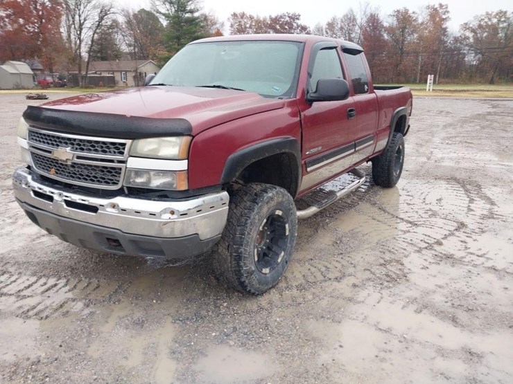2005-chevrolet-silverado-2500-image-1