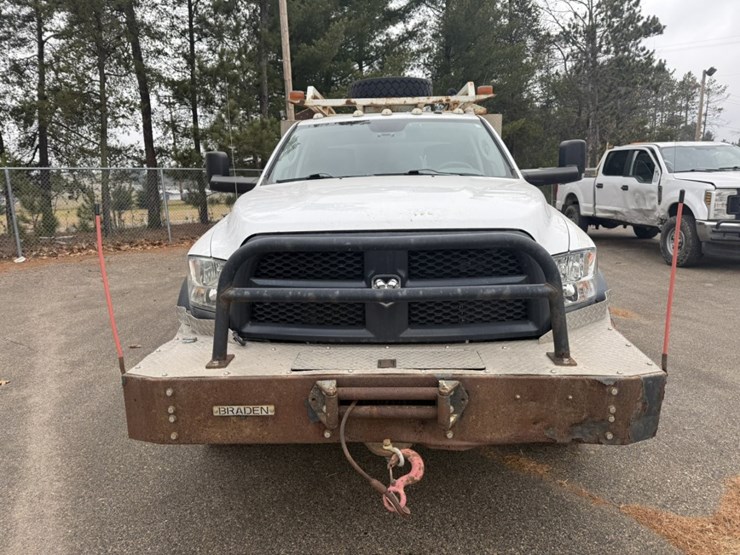 #1830-•-2015-ram-5500-4x4-service-truck-image-9