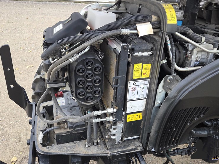 new-holland-powerstar-75-image-12