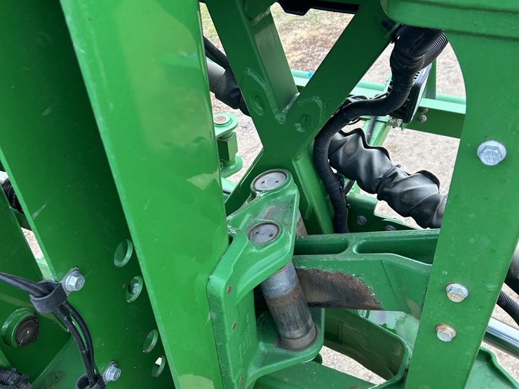 2017-john-deere-r4038-image-65
