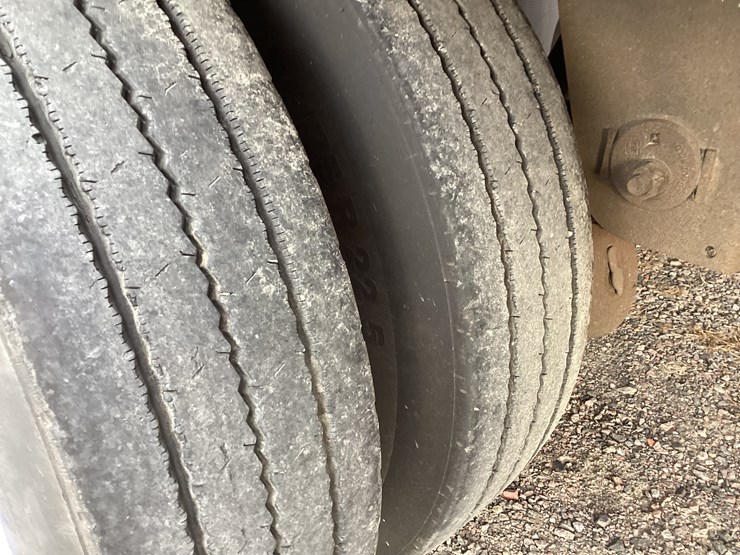 #4675-•-2014-merrit-cattle-trailer-image-16