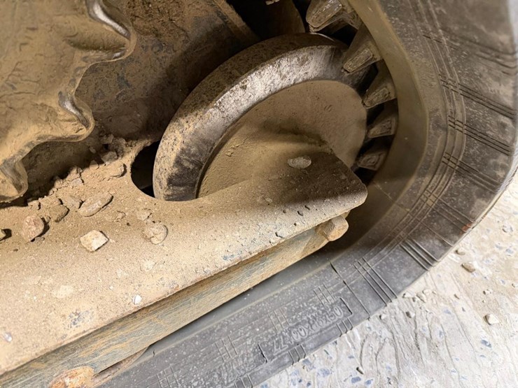 2021-deere-317g-image-15