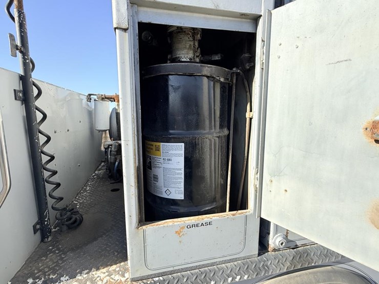 international-4700-image-27