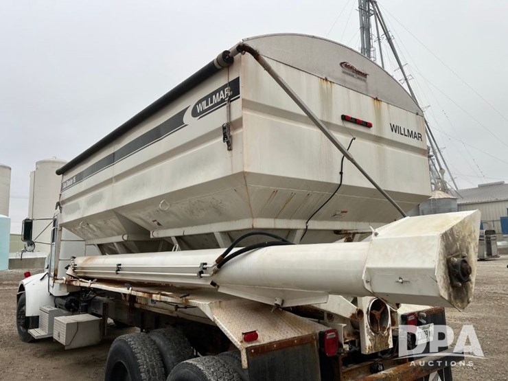 2001-peterbilt-330-image-35