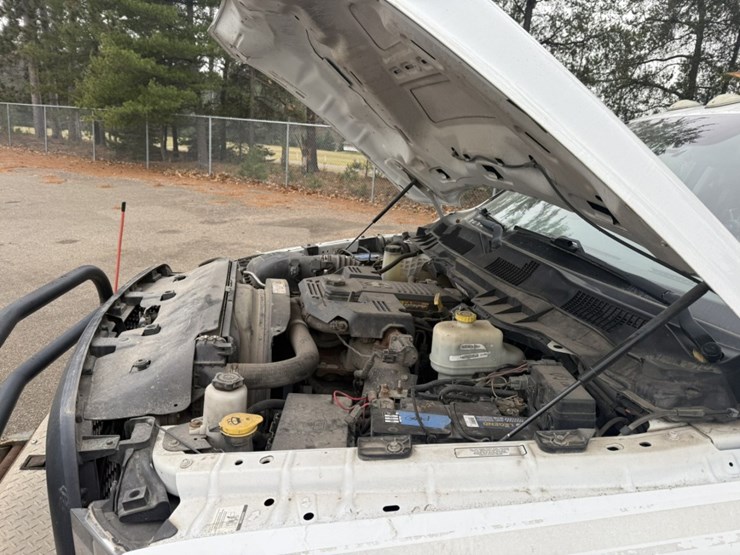 #1830-•-2015-ram-5500-4x4-service-truck-image-13