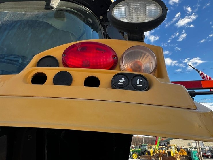 2011-challenger-mt675c-image-16