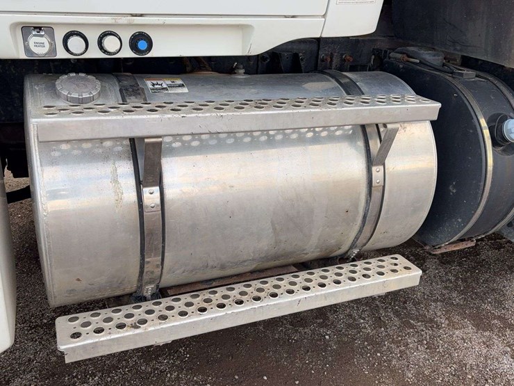 2017-kenworth-t880-image-32