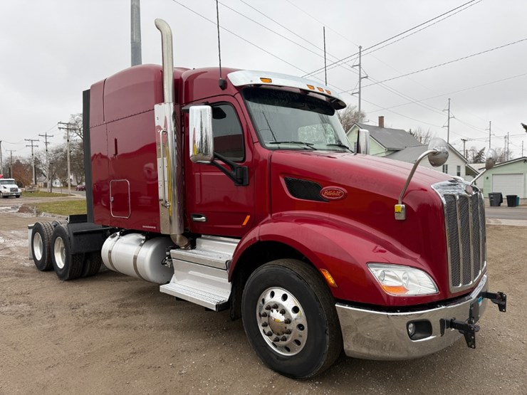 2020-peterbilt-579-image-2
