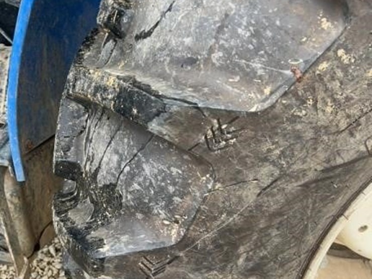 new-holland-tn65-image-10