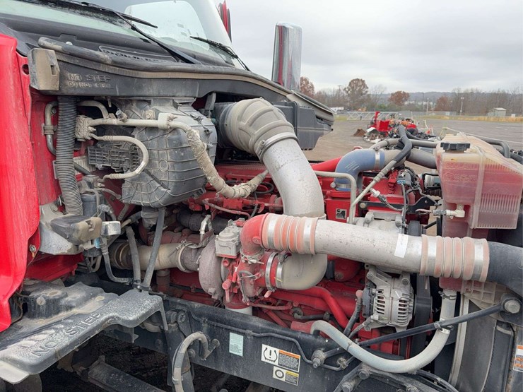 2019-peterbilt-579-image-36