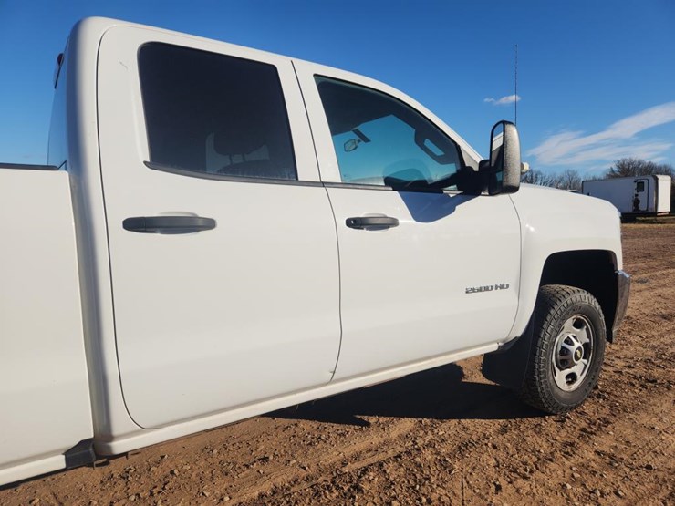 2017-chevrolet-2500-image-14