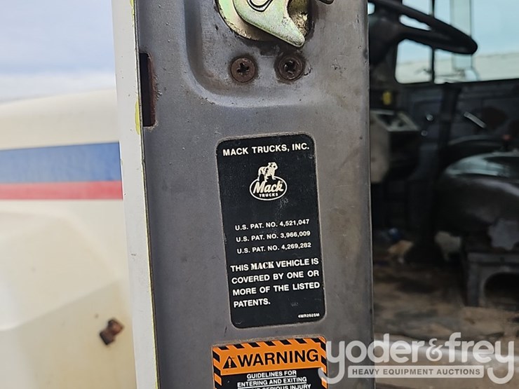 1994-mack-rd690s-image-35