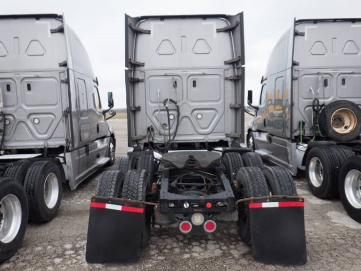 freightliner-cascadia-126-image-16