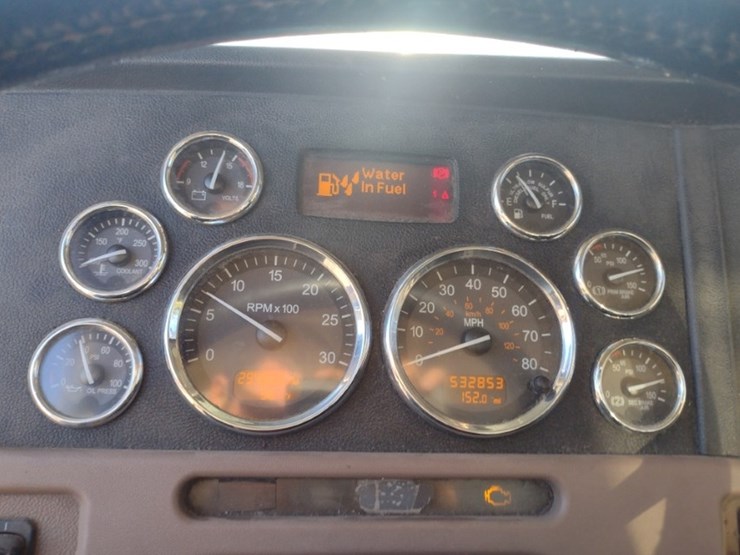 peterbilt-389-image-9