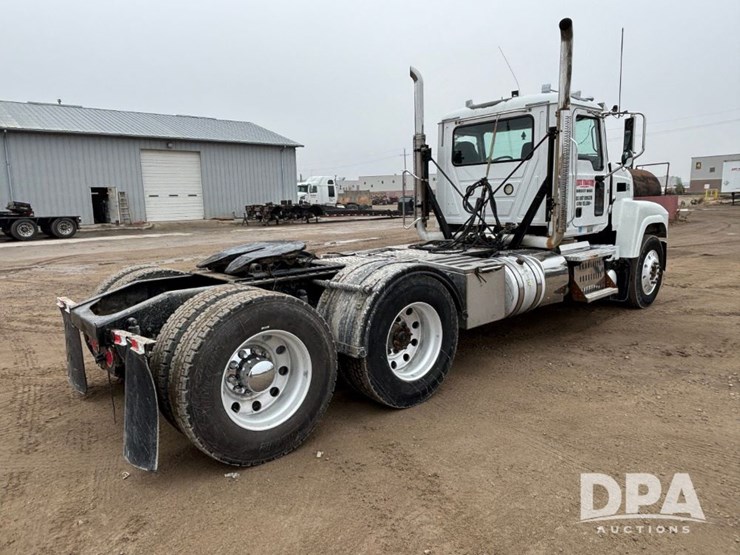 2017-mack-pinnacle-chu613-image-6