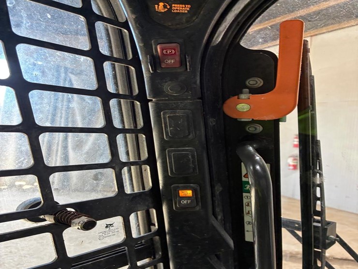 2023-bobcat-t770-image-25