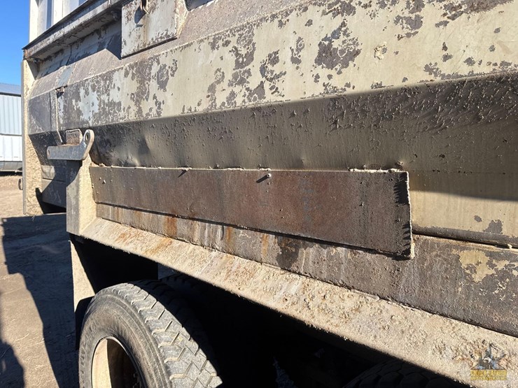 peterbilt-379-image-36