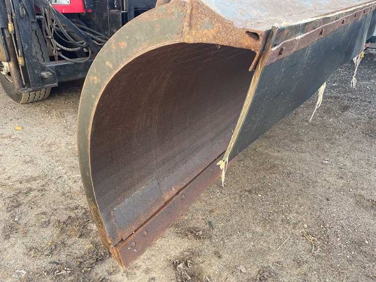 international-4900-image-67