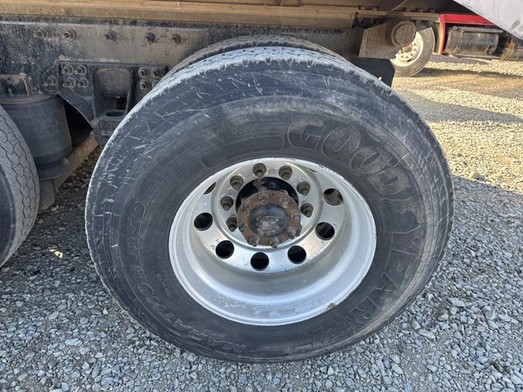 2017-international-hx615-image-64