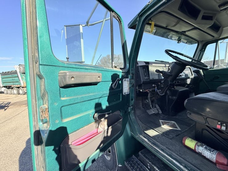 international-4700-image-41