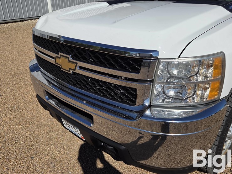 2011-chevrolet-silverado-2500-image-10
