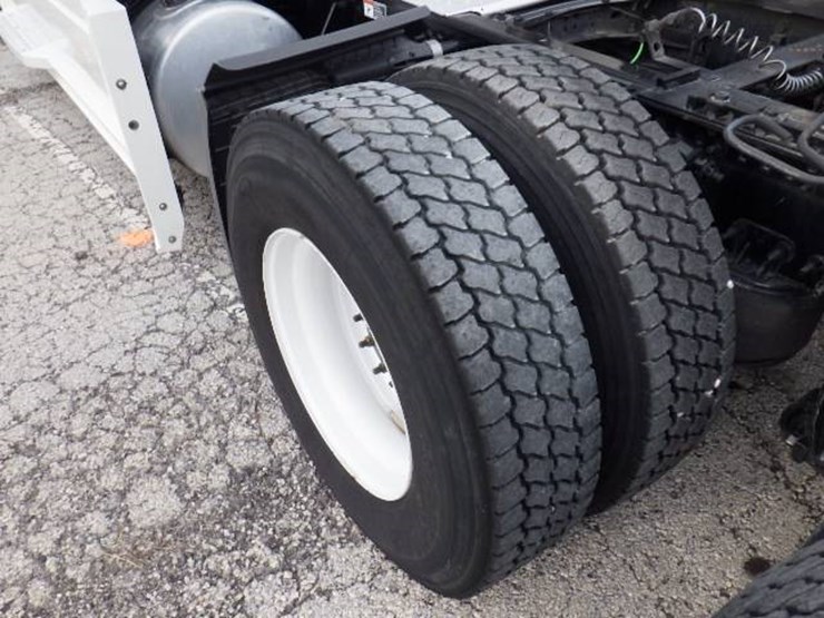 freightliner-cascadia-126-image-17