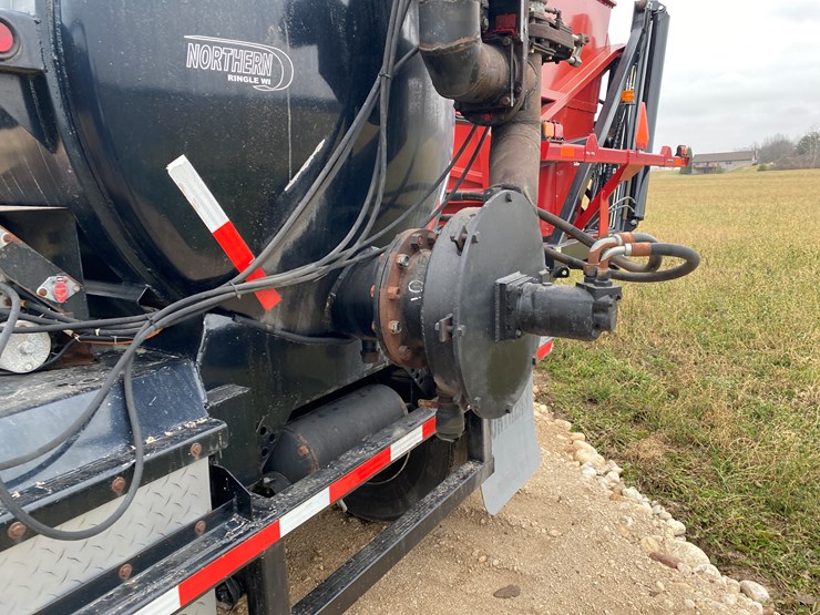 #1031-•-2014-northern-6000-gallon-semi-manure-tanker-trailer(has-wi-title)-(kewaunee,-wi)-image-31