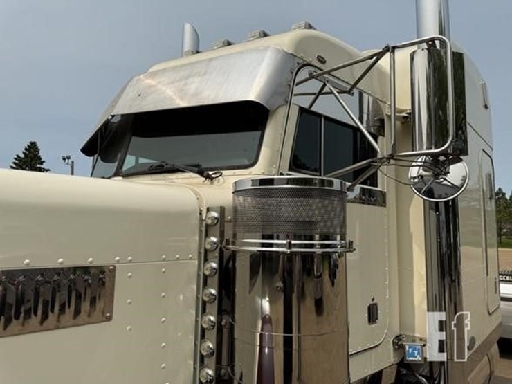 2002-peterbilt-379-image-15