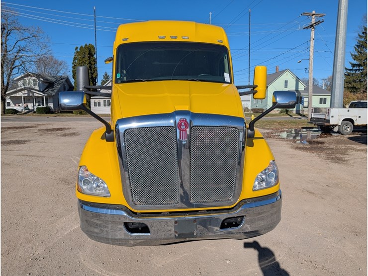 2020-kenworth-t680-image-2